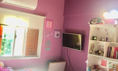 DUPLEX CON MUY BUENA DISTRIBUCIÓN POR TENER 4,30 mts DE ANCHO, CON 3 DORMITORIOS Y PATIO CON PARRILLA.