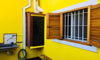 DUPLEX CON MUY BUENA DISTRIBUCIÓN POR TENER 4,30 mts DE ANCHO, CON 3 DORMITORIOS Y PATIO CON PARRILLA.
