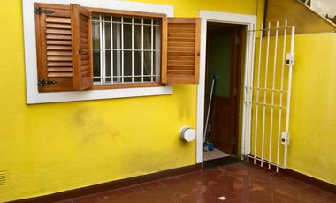 DUPLEX CON MUY BUENA DISTRIBUCIÓN POR TENER 4,30 mts DE ANCHO, CON 3 DORMITORIOS Y PATIO CON PARRILLA.