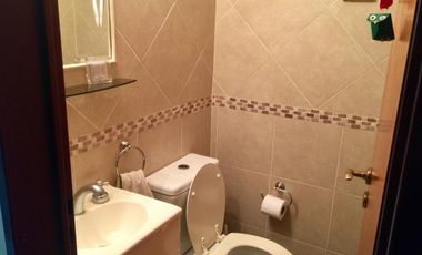 DUPLEX CON MUY BUENA DISTRIBUCIÓN POR TENER 4,30 mts DE ANCHO, CON 3 DORMITORIOS Y PATIO CON PARRILLA.
