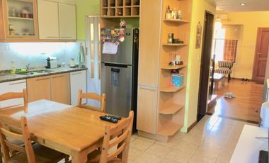 DUPLEX CON MUY BUENA DISTRIBUCIÓN POR TENER 4,30 mts DE ANCHO, CON 3 DORMITORIOS Y PATIO CON PARRILLA.