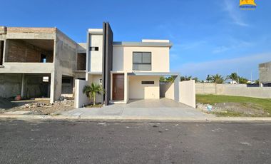 Casa en Venta en el Fraccionamiento Lomas de la Rioja, Veracruz