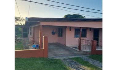VENDO CASA EN LA CHORRERA BARRIO COLÓN VIA EL ROSARIO 6R
