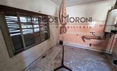 Casa con Departamento en venta en Ramos Mejia Sur