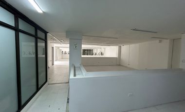 oficina en arriendo en av 30 de agosto. Cod A5685