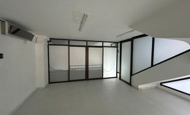 oficina en arriendo en av 30 de agosto. Cod A5685