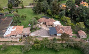 casa en arriendo/venta en vereda el salitre. Cod V15837