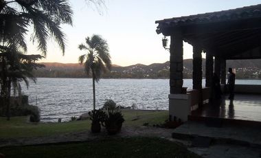 Casa con costa lago Villa Carlos Paz
