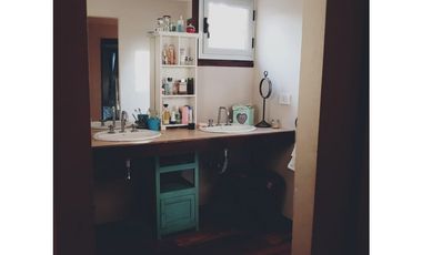 Casa 5 ambientes/ Pocos años de antigüedad/ Barrio El Tejado