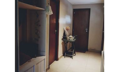 Casa 5 ambientes/ Pocos años de antigüedad/ Barrio El Tejado