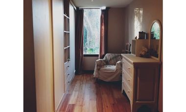 Casa 5 ambientes/ Pocos años de antigüedad/ Barrio El Tejado