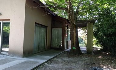 Casa 5 ambientes/ Pocos años de antigüedad/ Barrio El Tejado