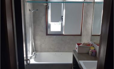 Casa 5 ambientes/ Pocos años de antigüedad/ Barrio El Tejado