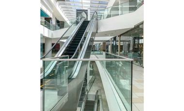 Se vende exclusivio local  Atrio Mall costa del este 83 mts