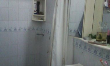 Casa americana en buen estado en Barrio Almafuerte