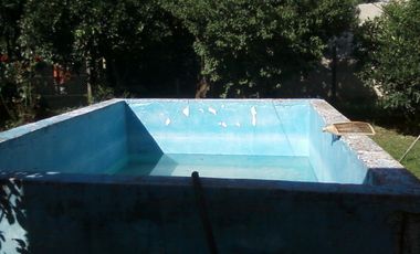 Casa americana en buen estado en Barrio Almafuerte