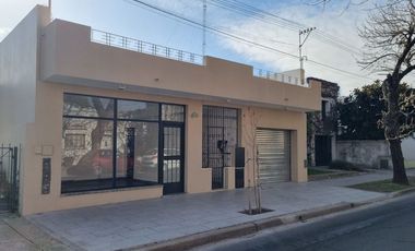 Casa con Departamento en venta en Lujan Centro