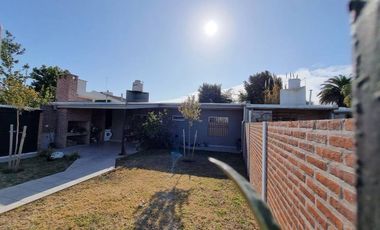 Casa con Departamento en venta en Lujan Centro