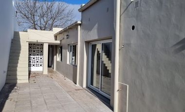 Casa con Departamento en venta en Lujan Centro