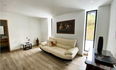 HERMOSA CASA EN VENTA EN LA CATEDRAL - ENVIGADO