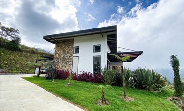 HERMOSA CASA EN VENTA EN LA CATEDRAL - ENVIGADO