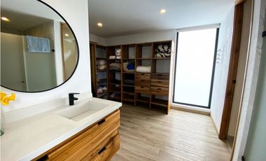 HERMOSA CASA EN VENTA EN LA CATEDRAL - ENVIGADO
