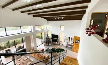 HERMOSA CASA EN VENTA EN LA CATEDRAL - ENVIGADO