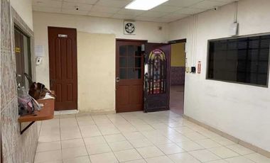 VENTA O ALQUILER LOCAL COMERCIAL parque lefebre