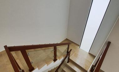 SE VENDE HERMOSA CASA