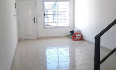 TRIPLEX 4 AMBIENTES EN VENTA FINANCIADO EN HASTA 60 CUOTAS FIJAS EN PESOS