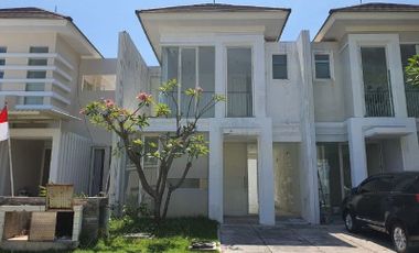 Rumah Long Beach Pakuwon City Hadap Selatan Strategis