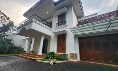 Rumah Siap Huni Di Area Tenang Di Kebayoran Baru, Jaksel