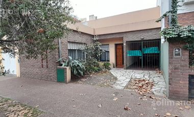 Oportunidad Florida Mitre casa lote propio todo en una planta.-