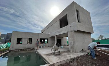 Casa en construcción en Santo Tomás, Pilar