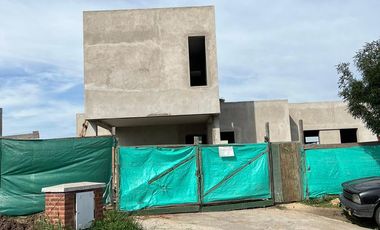 Casa en construcción en Santo Tomás, Pilar