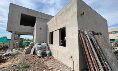 Casa en construcción en Santo Tomás, Pilar