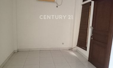 Rumah Kokoh 3 Lantai Di Utan Kayu Bisa Buat Kantor