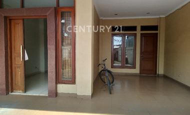Rumah Kokoh 3 Lantai Di Utan Kayu Bisa Buat Kantor