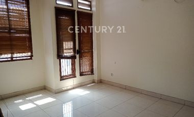 Rumah Kokoh 3 Lantai Di Utan Kayu Bisa Buat Kantor