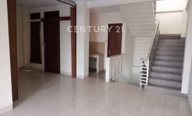 Rumah Kokoh 3 Lantai Di Utan Kayu Bisa Buat Kantor