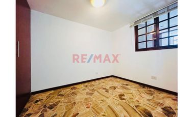 Alquilo Amplio Dpto 95 M2 De 2 Dormitorios En 1Er Piso  Urb. Los Precursores - Surco!