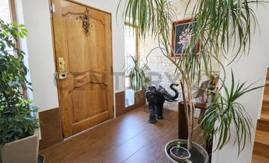 Se vende gran casa de 379 m2, uso mixto, sector exclusivo de Pedro de Valdivia.