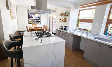 Se vende gran casa de 379 m2, uso mixto, sector exclusivo de Pedro de Valdivia.