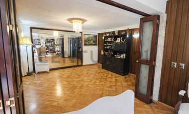 Se vende gran casa de 379 m2, uso mixto, sector exclusivo de Pedro de Valdivia.
