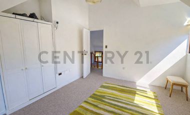 Se vende gran casa de 379 m2, uso mixto, sector exclusivo de Pedro de Valdivia.