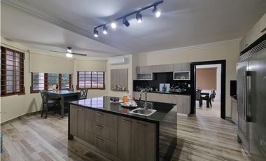 Venta casa en Clayton, Los Senderos de Camino de Cruces