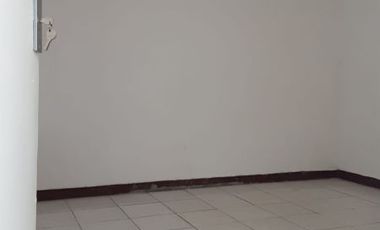 Disewa Rumah Satu Setengah Lantai Lokasi Strategis