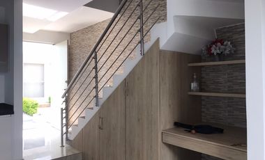 casa en venta en alfaguara. Cod V6150168