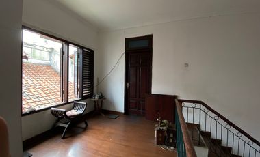 DISEWA MURAH Rumah JL Jambi Surabaya Pusat