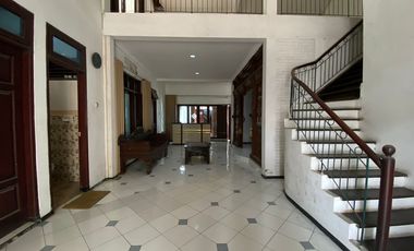 DISEWA MURAH Rumah JL Jambi Surabaya Pusat